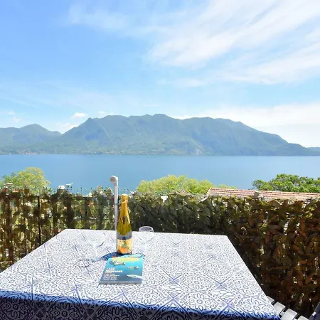 Spacious Lakeside In Piedmont, Italy Appartement *